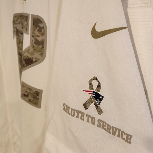 New England Patriots Tom Brady Jersey Salute To Service Men's XL - Picture 4 of 8